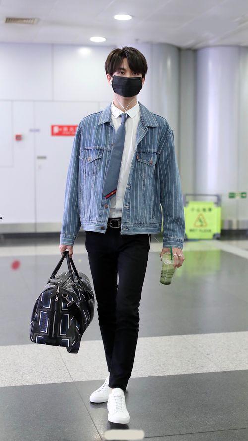 牛仔裤 男明星,探寻男明星的时尚演绎