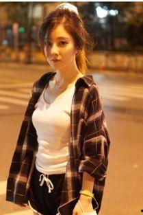 姓张的女网红主播,直播界的璀璨新星，魅力四射的带货女王”